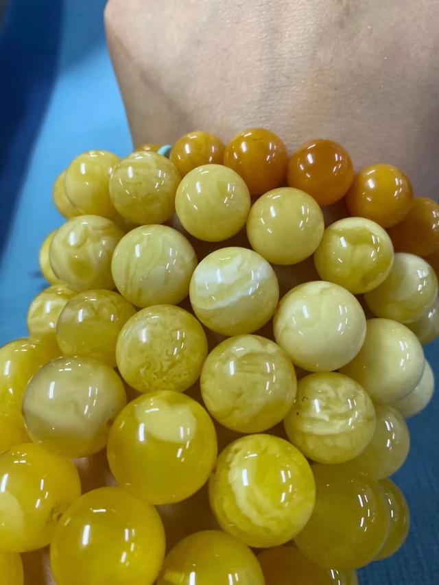 二代粉压成的蜜蜡有可玩性吗