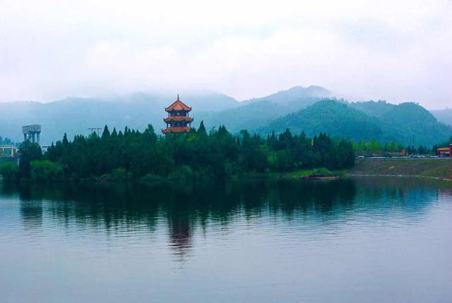 成都到沈阳会路过南充吗？