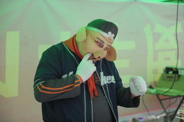 王俊凯哄左手睡觉:你见过最有趣的“神回复”是什么？