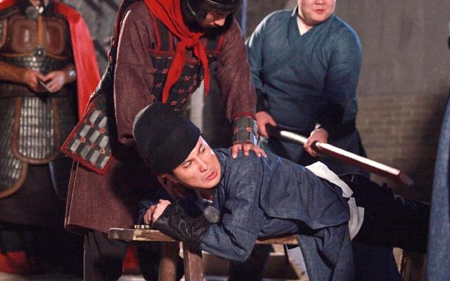 打屁沟:打屁虫 印度警察执法为什么是拿棍子打屁股？