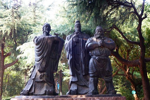 在《三国演义》里你能说出多少个人的名字？如何评价他们？