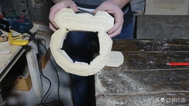 巧虎美食diy玩具:如何用啤酒瓶盖制作小玩具？