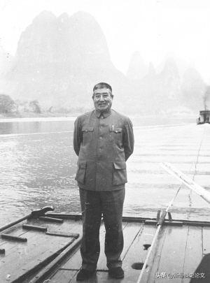 近代史人物:如何看待李鸿章这个人，以及他在中国近代史中所占据的地位？