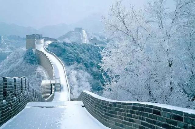 沁园春这几个字的含义:写《沁园春•雪》时作者的心境是怎么样的？(《沁园春雪》朗诵)