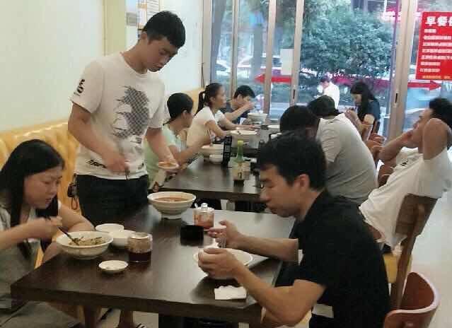 说说在你们当地有哪些赚钱的做的好的适合创业的生意？