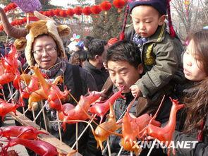 南宁花鸟市场湘缘刺绣画馆:你们是当初什么原因学美术的，然后毕业从事的什么行业？