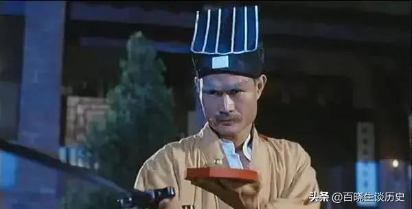 为什么僵尸类的电影大多数是清朝的打扮？