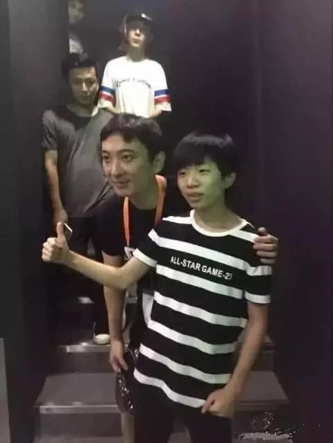 听说在B站1000播放量就3元,感觉很能挣钱,我是学生党,请大佬们回答一下现在是好好学习还是早当up？