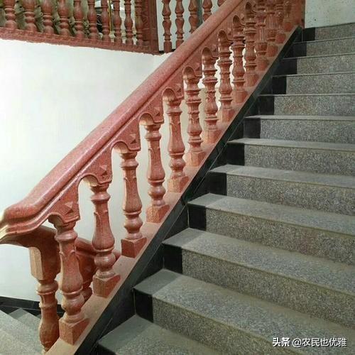 头条问答 - 自建房楼梯扶手用什么材质划算?(爱唯铜艺门窗的回答,0赞)