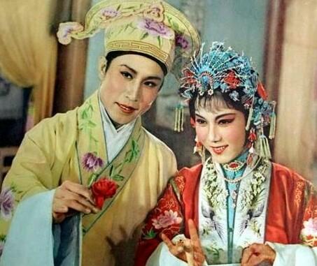 戏曲介绍:介绍一种你最熟悉的地方戏曲(100字)？