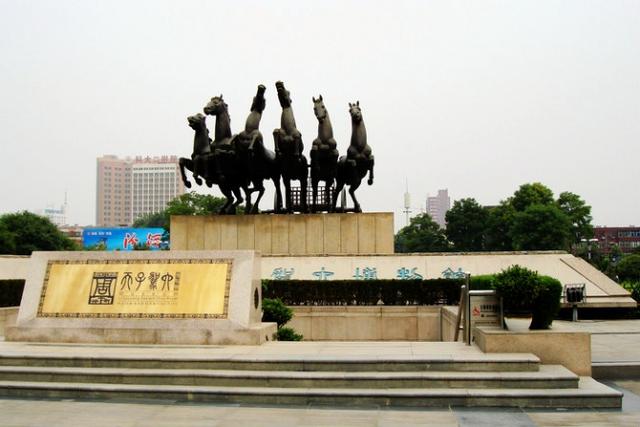 洛阳鸡冠洞<a href=https://maguai.com/list/52-0-0.html target=_blank class=infotextkey>旅游</a>攻略:有没有洛阳<a href=https://maguai.com/list/52-0-0.html target=_blank class=infotextkey>旅游</a>攻略推荐？