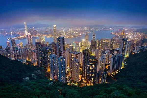 在香港旅游,最经典最好玩都有哪些景点、美食,商场呢？