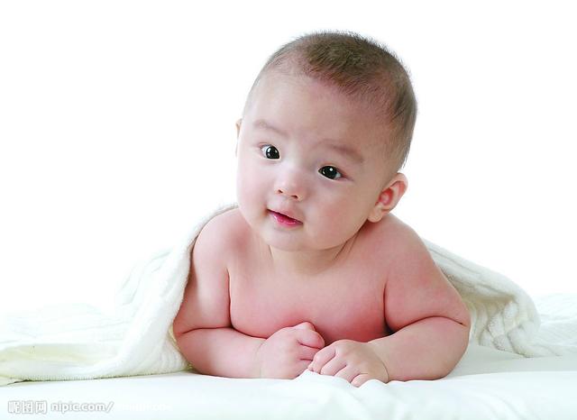 婴儿常见皮肤病:婴儿常见皮肤病配图 婴儿患有湿疹会出现什么症状？