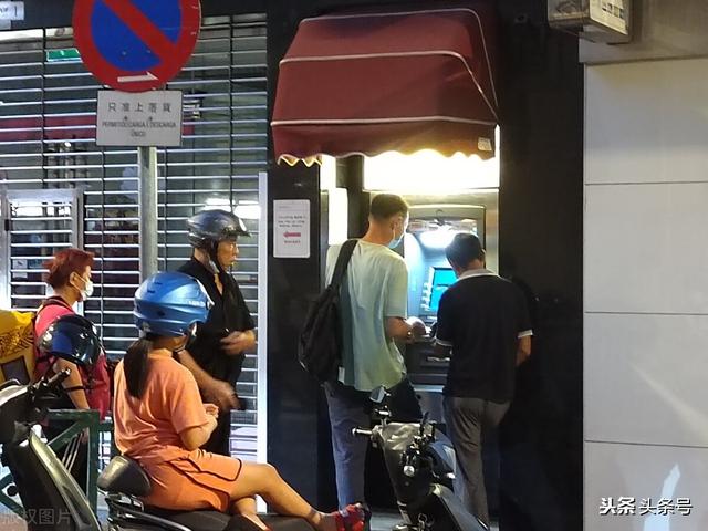 吞卡舌头:自动取款机为什么会吞卡，怎么样再次自己拿到自己的银行卡？