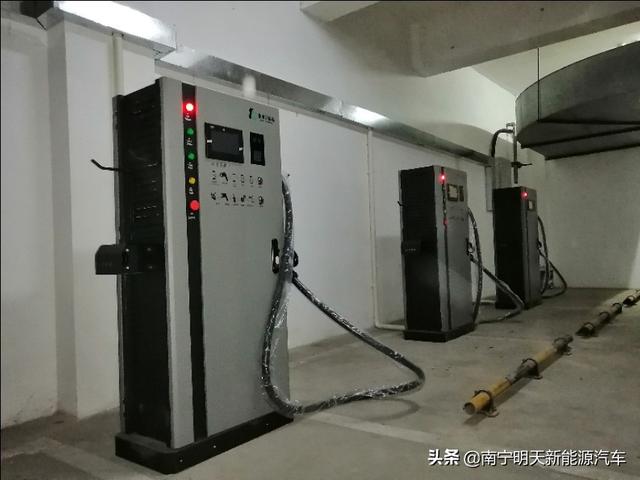 南宁新能源公交车，广西南宁市新能源汽车方便充电吗，充电桩够不够