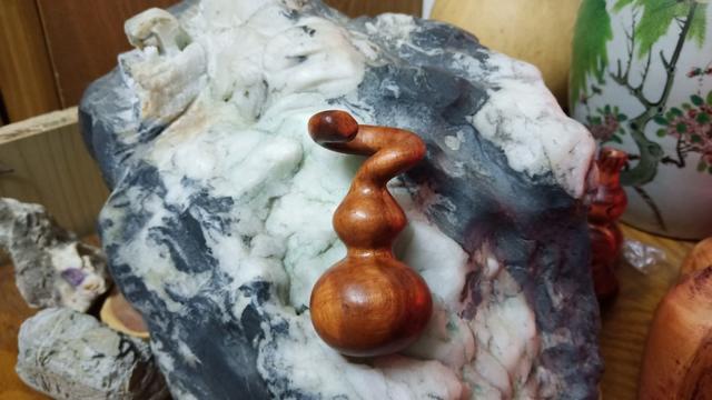 想学雕刻怎么入门,想自学手工雕刻，有什么好的建议？