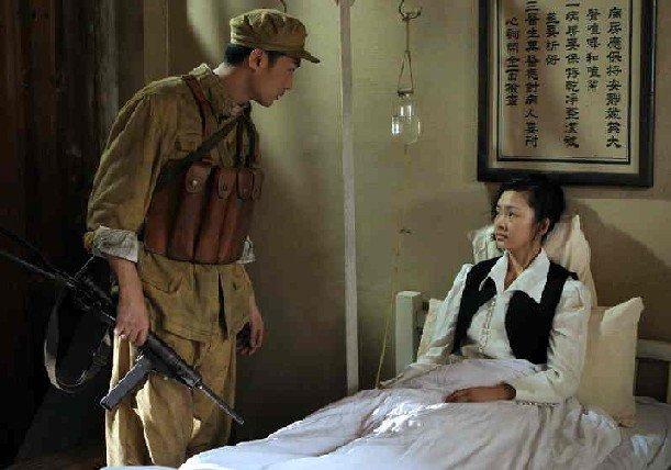 电视剧《绝密1950》中，小分队成员邵运来爱上了护士小兰吗？