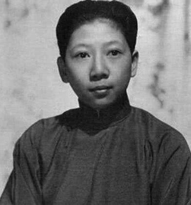 1,孔令伟喜欢男装示人孔二小 姐出生于民g时期,是一个不喜欢男人的