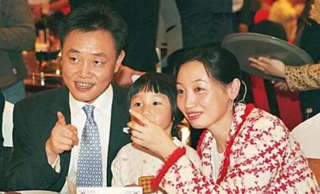 黄光裕是谁:黄光裕出狱，这个前任中国首富，还有希望力挽狂澜吗？