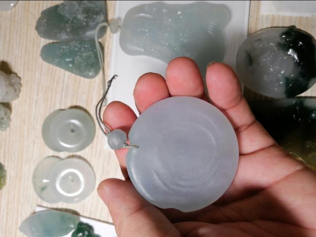 如何看一块玉值不值钱,你手上的翡翠到底买得值不值？