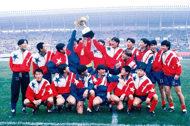 中日足球差距有多大，日本足球最好战绩只是世界杯16强，中国足球真有必要学他们吗？