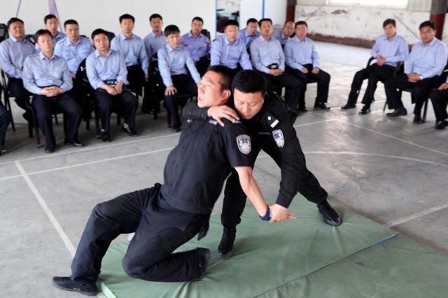 监考猫:大学毕业值得考狱警吗？为什么？