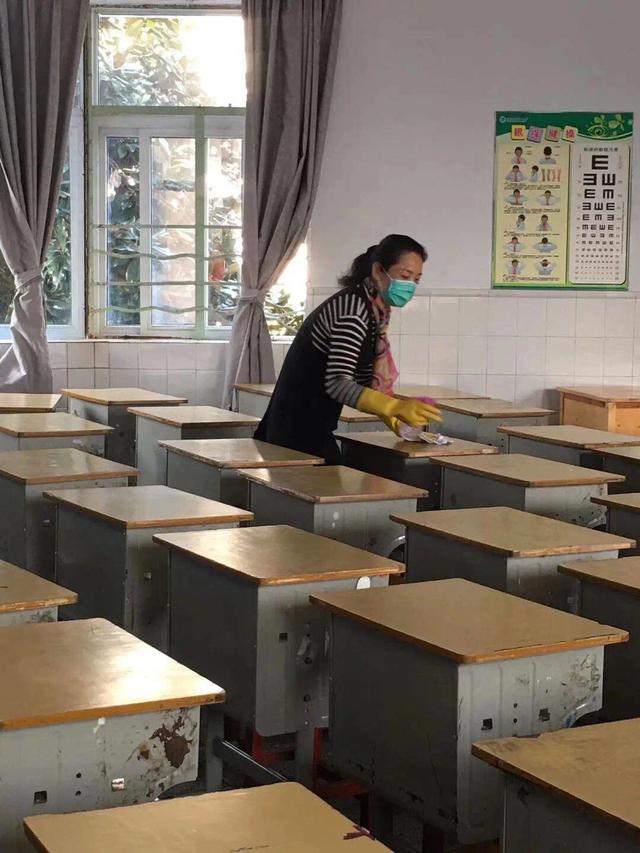 记录谁为疫苗后遗症的孩子们负责:有关疫苗后遗症的报道 如今开学是有的已经开了，但是真发生了疫情，谁来负责？