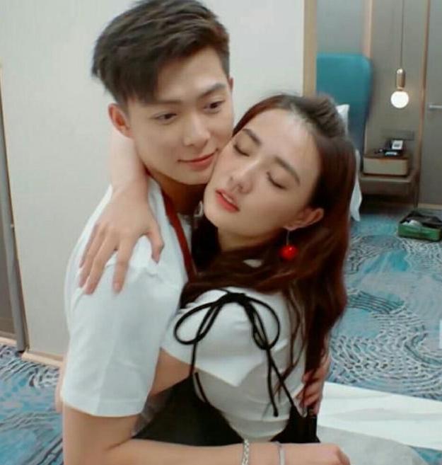 胡冰卿模仿徐璐:为什么说张铭恩徐璐胡冰卿的事与杨紫秦俊杰张雪迎的关系很相似？