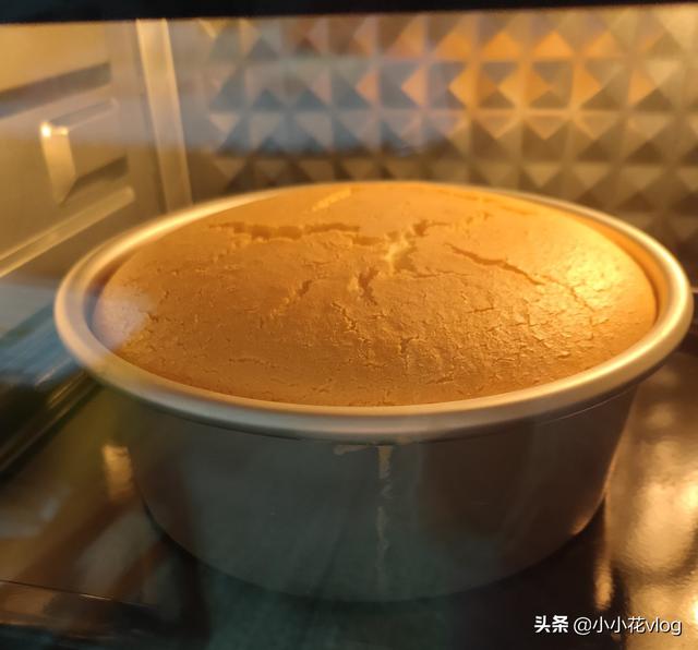 蛋糕在烤箱里涨起来又塌了,烤的蛋糕总是塌该怎么办？
