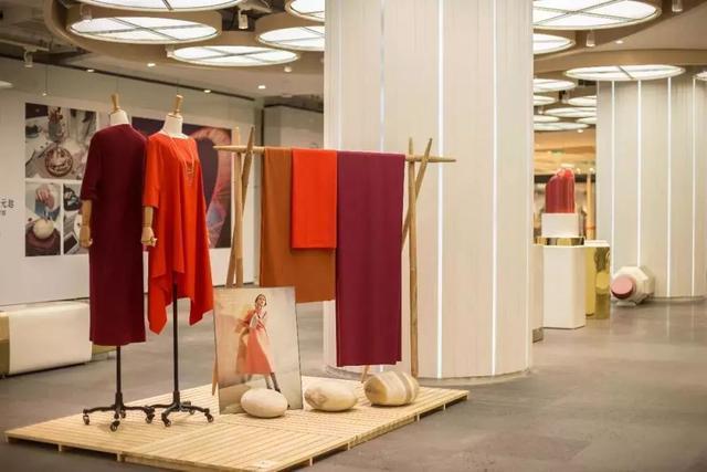 未来实体服装店还能走下去吗