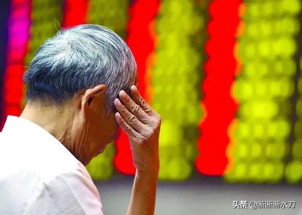 九把刀女友:上海一海归金融男因女友四次提出分手，对她狂砍七八刀，你怎么看