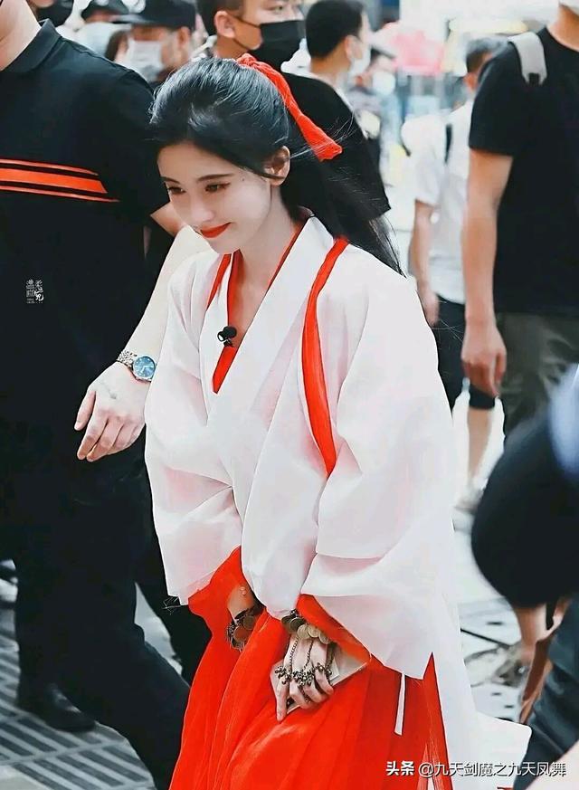 加藤鹰作品:王思聪次次点名鞠婧祎，真的这么讨厌吗？