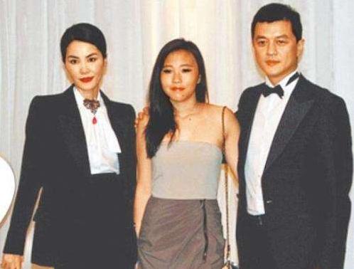 窦靖童下巴那条线:窦靖童长得到底更像亲爹窦唯还是像天后母亲王菲