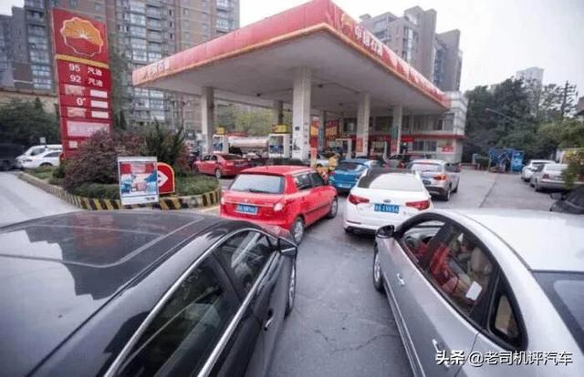 同一辆车，分别加200元的92号汽油和200元的95号汽油，哪种汽油跑的公里数多？插图18