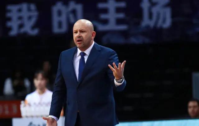 北京御林军:北京男篮穷途末路，教练雅尼斯未归，球队还能进入季后赛吗？