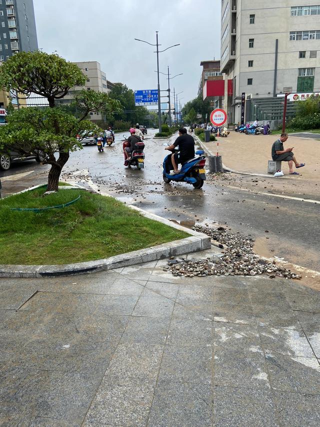 720郑州特大暴雨死亡人数，这次河南特大暴雨有多少车辆受灾