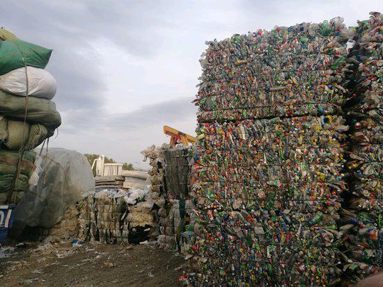回收矿泉水瓶能年赚几十万吗，收废品有前景吗，一年能赚多少钱
