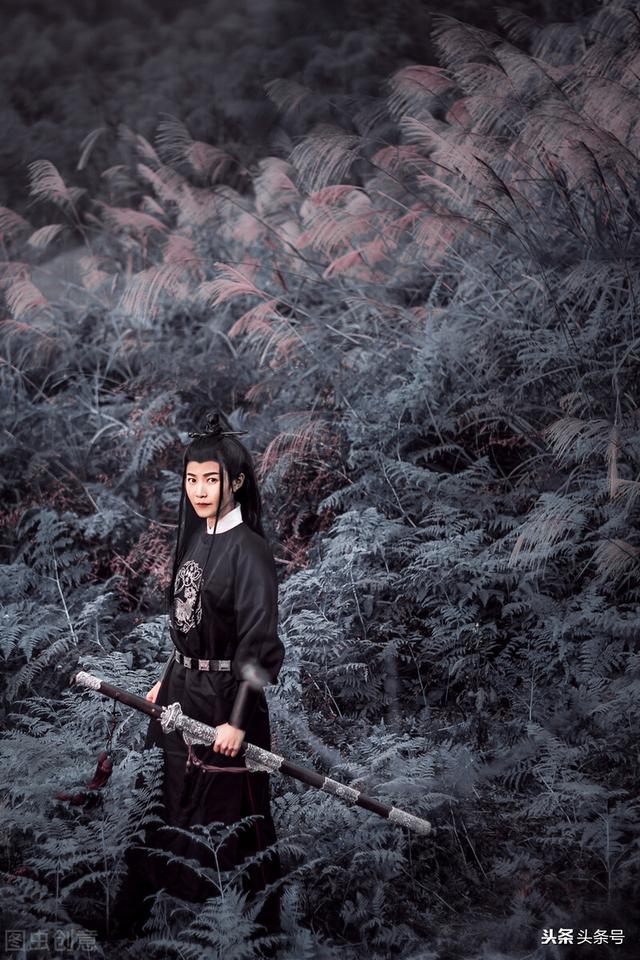 易虎臣叶雪:古龙小说的主角中，除了李寻欢，还有谁能够超过古龙本人？