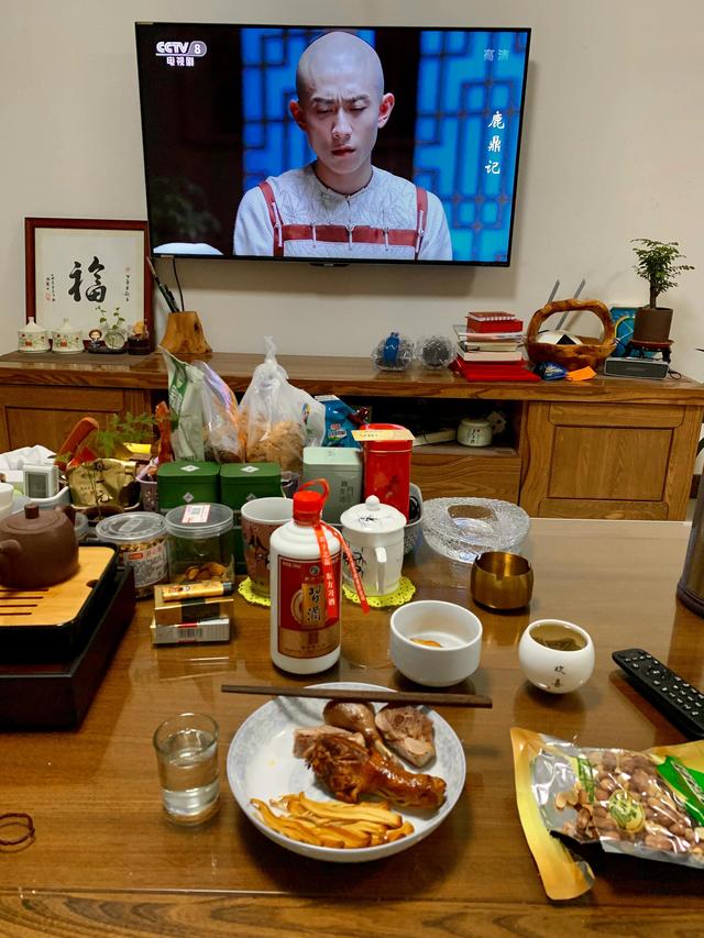 有些人每天晚上下班后总想喝点白酒，这样算不算是酗酒呢？你怎么看？插图44