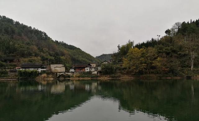 30多了想自己创业没什么本钱,具体方向该怎么办？