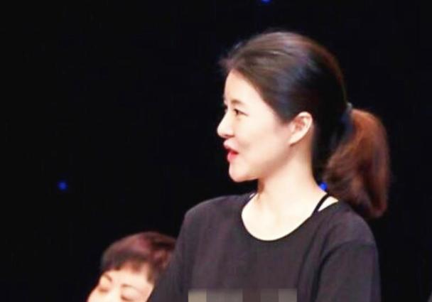 赵本山有几个女儿:赵本山女儿球球为什么说买不起一万块钱的衣服就是穷人？