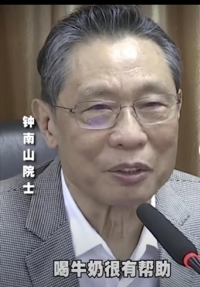 钟南山和张文宏建议多喝牛奶,应该每天早上喝吗？喝什么牛奶比较好？