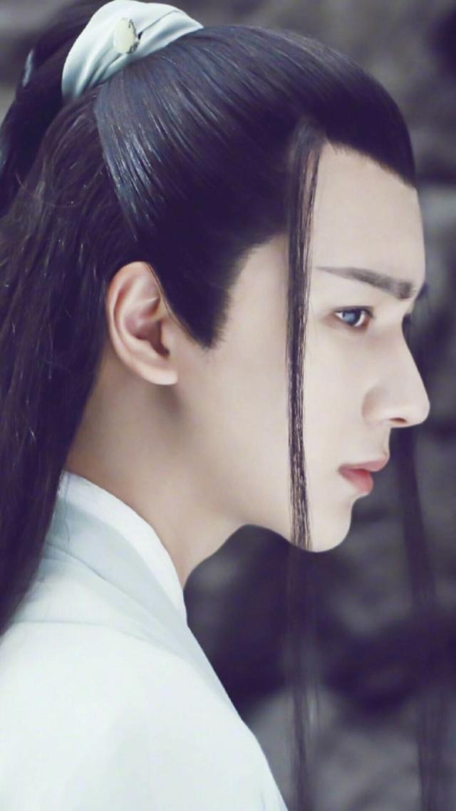 李宏毅在你眼中是个什么样的人呢，你喜欢他吗？