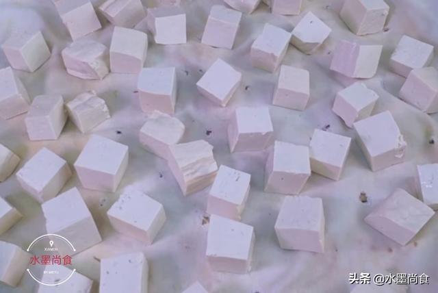 作豆腐乳的具体方法是什么，在家里怎样做腐乳用什么豆腐最好