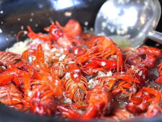 头条问答 - 小龙虾是开水煮还是凉水开始蒸?(安徽小陈陈的回答,0赞)