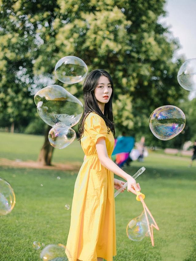 淡黄色长裙:最近被“淡黄色的长裙”洗脑了，有没有淡黄色长裙推荐