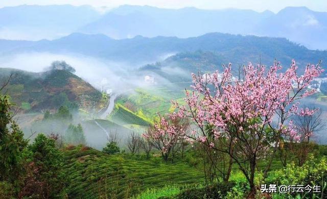 和女友出去旅游,拍照发朋友圈配些什么逼格高的文艺的文字比较好？