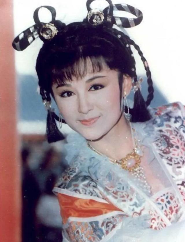 潘迎紫个人资料:大家觉得赵雅芝和潘迎紫谁更美？
