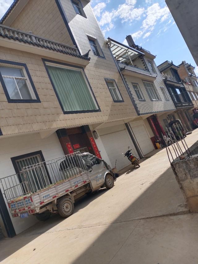 重庆赵红霞真实照片:农村建设真的越来越好，道路整洁，环境清新，大家能来晒晒图吗？