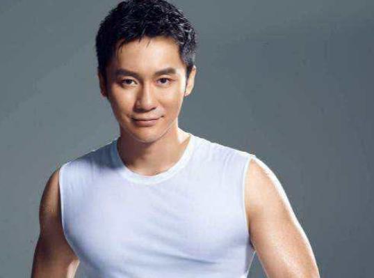 演员李晨:你觉得明星李晨身材符合强壮标准吗？